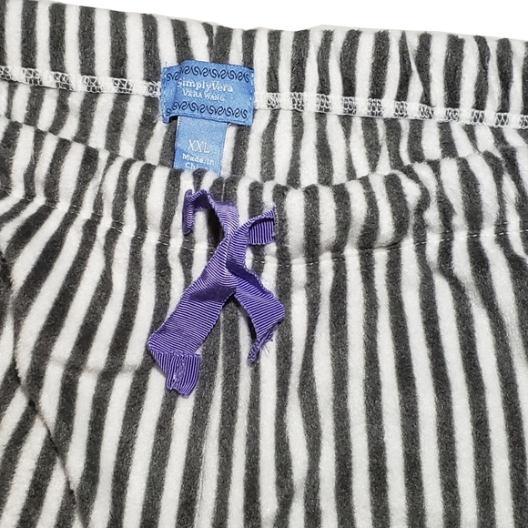 LIKE NEW Simply Vera Vera Wang Striped Pajama Set - Picture 7 of 10
